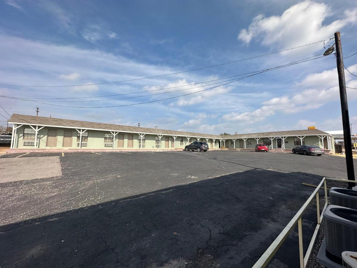 Llano Motel Exterior photo